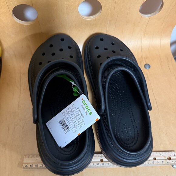 New CROCS Black Stomp Clogs High Platform Chunky With Red Heart Jibbitz M 7 W 9 - Picture 7 of 14